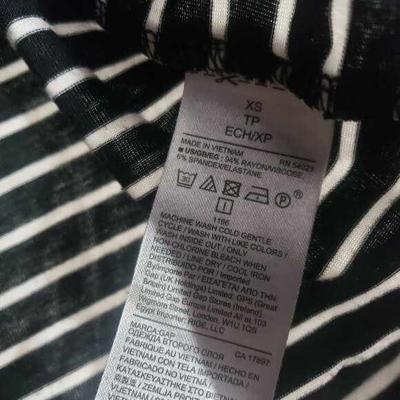 Gap Womens‎ XS Black White Striped Short-Sleeve Wrap-Style Romper Casual Summer - Picture 5 of 6